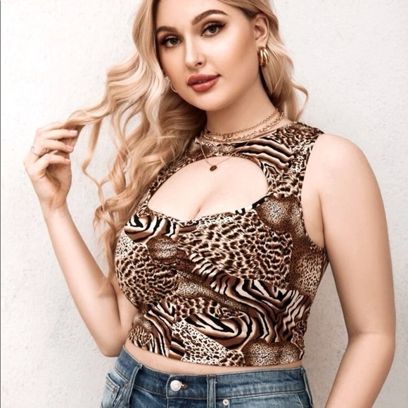 👀 NWT Cut out Neck line top. Size 20W. Crop top length sleeveless Animal Print - Picture 1 of 4